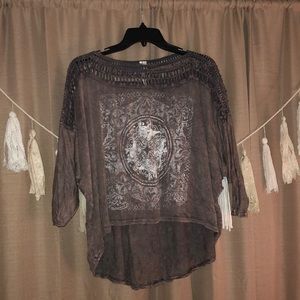 Flowy trapeze shirt with cut outs